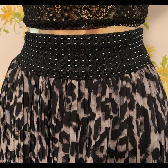 NWOT Pleated midi skirt leopard print size L 36” length skirt - Picture 8 of 10